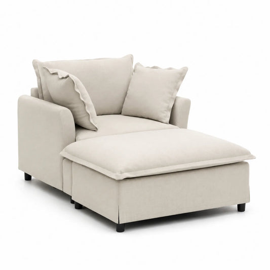 Sofá chaise longue de tela beige con cojines