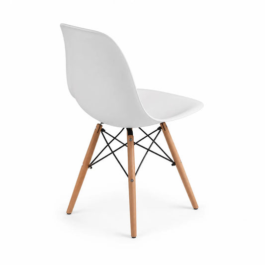 Silla Blanca con Patas de Madera y Asiento de Polipropileno